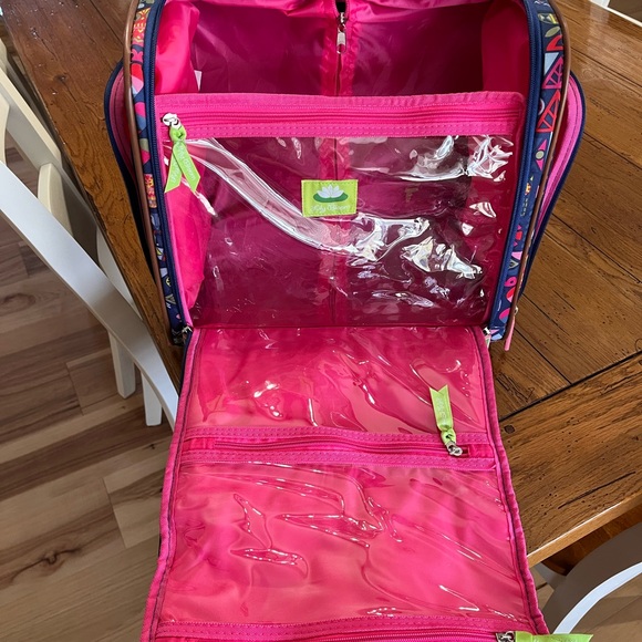 NWT- Lily Bloom rolling carry on bag. - Picture 6 of 12